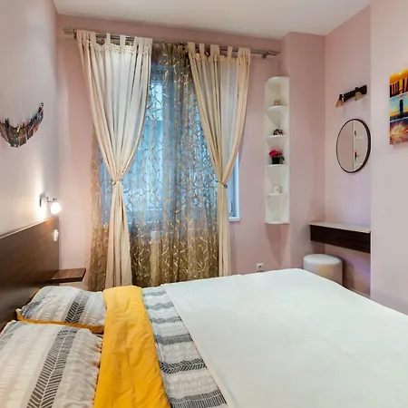 Colorful Dream - 2bd In The Center Of By Flat Mаnager Lägenhet